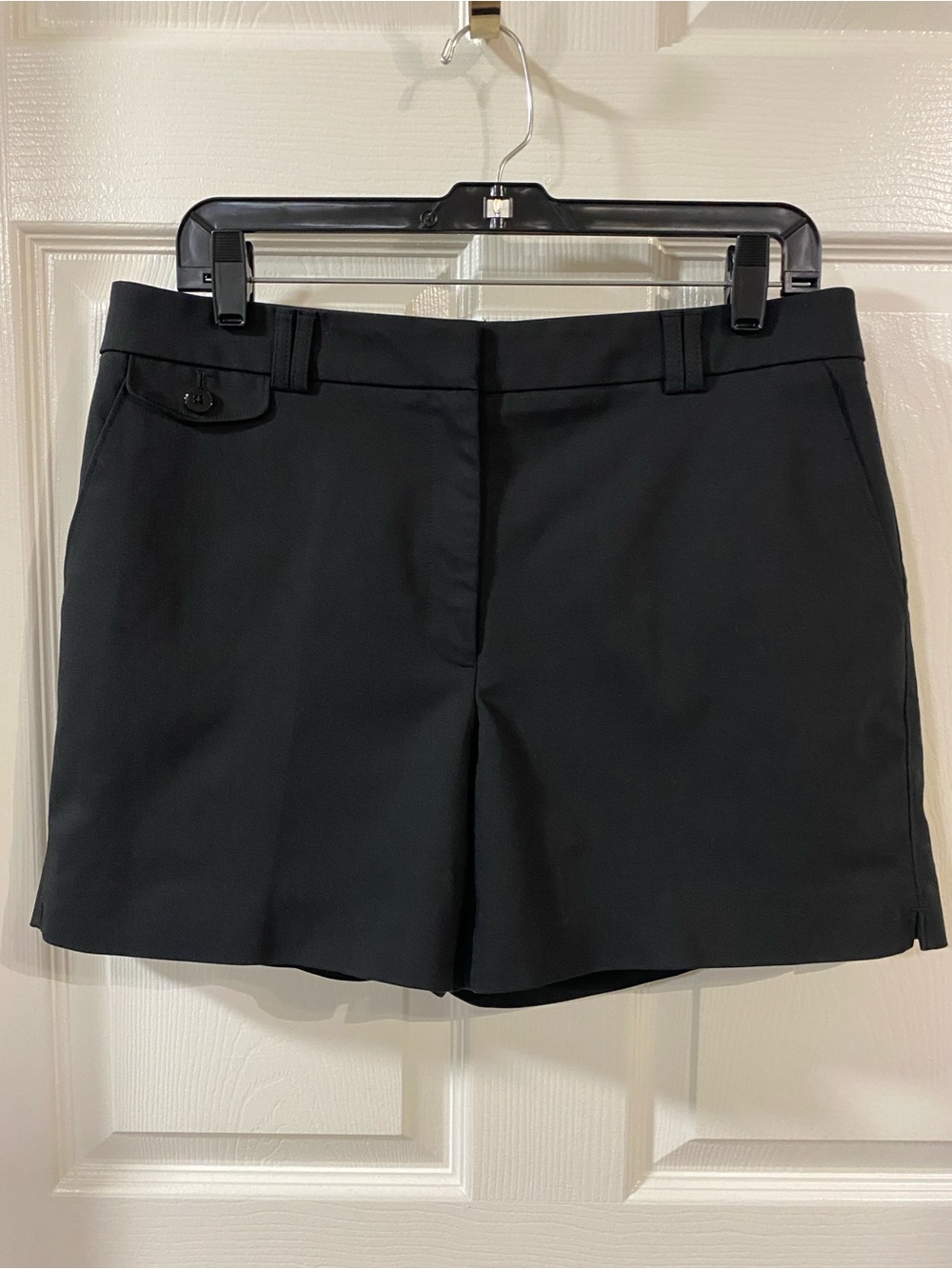 NWOT WMNS 12 White House Black Market ‘The 5” Short’ Black Shorts Classic